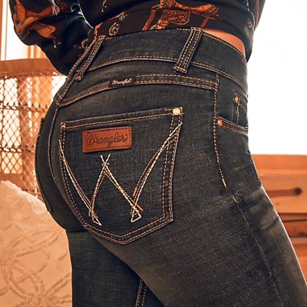 NWT Wrangler Retro Boot Cut Mae Mid-Rise Jeans